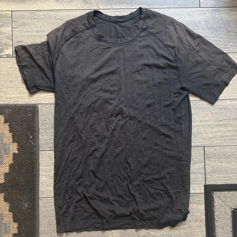 lululemon athletica Men's Black Short Sleeve Crew Tee